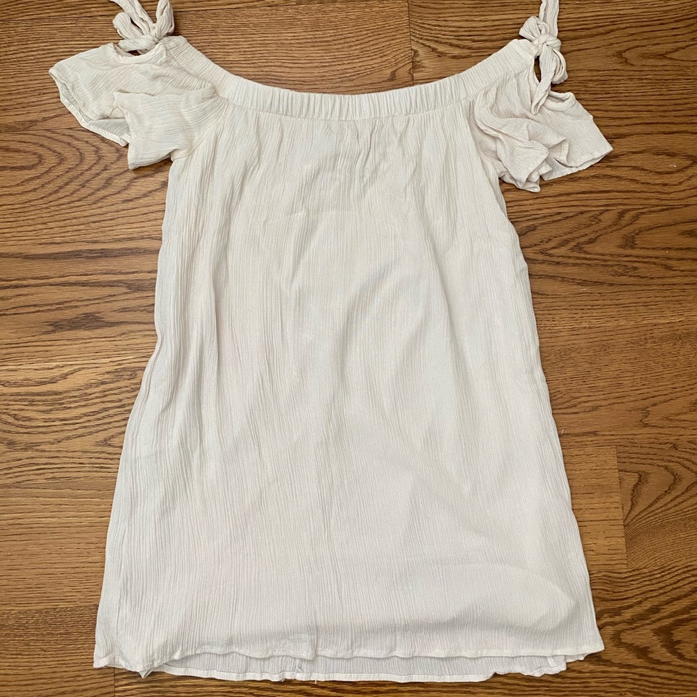 One clothing off the shoulder dress